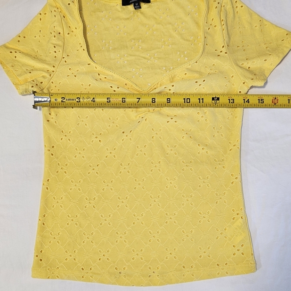 AMBIANCE Adorable Womens Short Sleeve Top, Bright Yellow, Sz M- Fits Tight - Picture 6 of 8